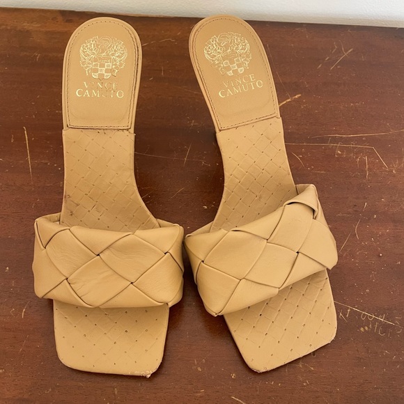 Vince Camuto Brelanie Woven Heel - Picture 4 of 6